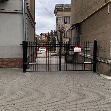 Апартаменты Smolynja Stail Тернополь Экстерьер фото